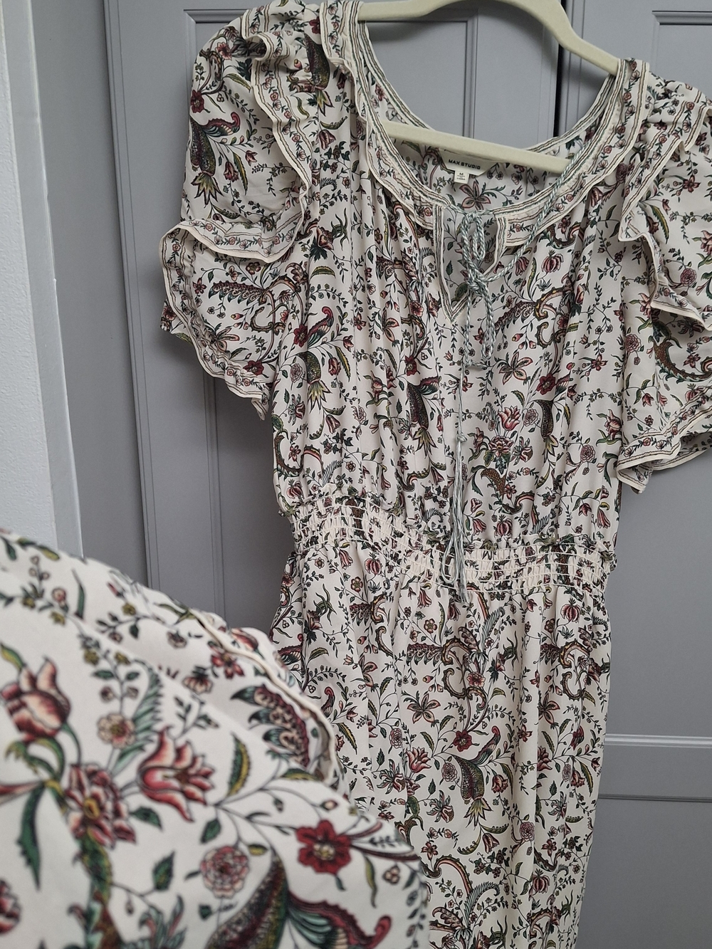Max Studio Midi Dress Elastic Waist Size M Cream Burgundi Sleeves
